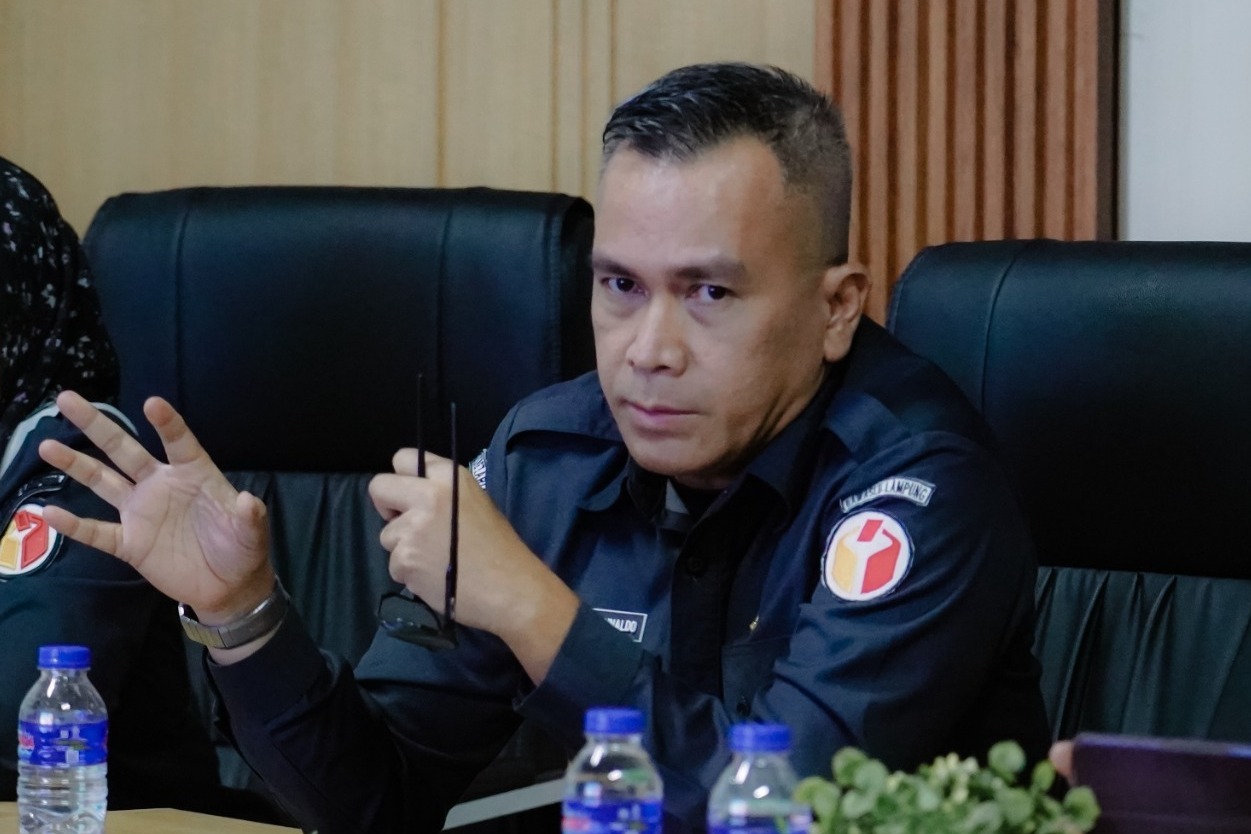 Badan Pengawas Pemilihan Umum (Bawaslu) Provinsi Lampung terus memperkuat kapasitas sumber daya manusia (SDM) jajaran pengawas pemilu melalui berbagai program peningkatan kompetensi. Salah satunya melalui program Akselerasi Nalar & Tukar Ilmu di Lingkungan Bawaslu Provinsi dan Bawaslu Kabupaten/Kota se-Provinsi Lampung (ANTI LINGLUNG). Kepala Bagian Penanganan Pelanggaran dan Penyelesaian Sengketa Proses Bawaslu Provinsi Lampung, Erwin Prima Rinaldo menyampaikan dampak positif dari pelaksanaan program ANTI 
