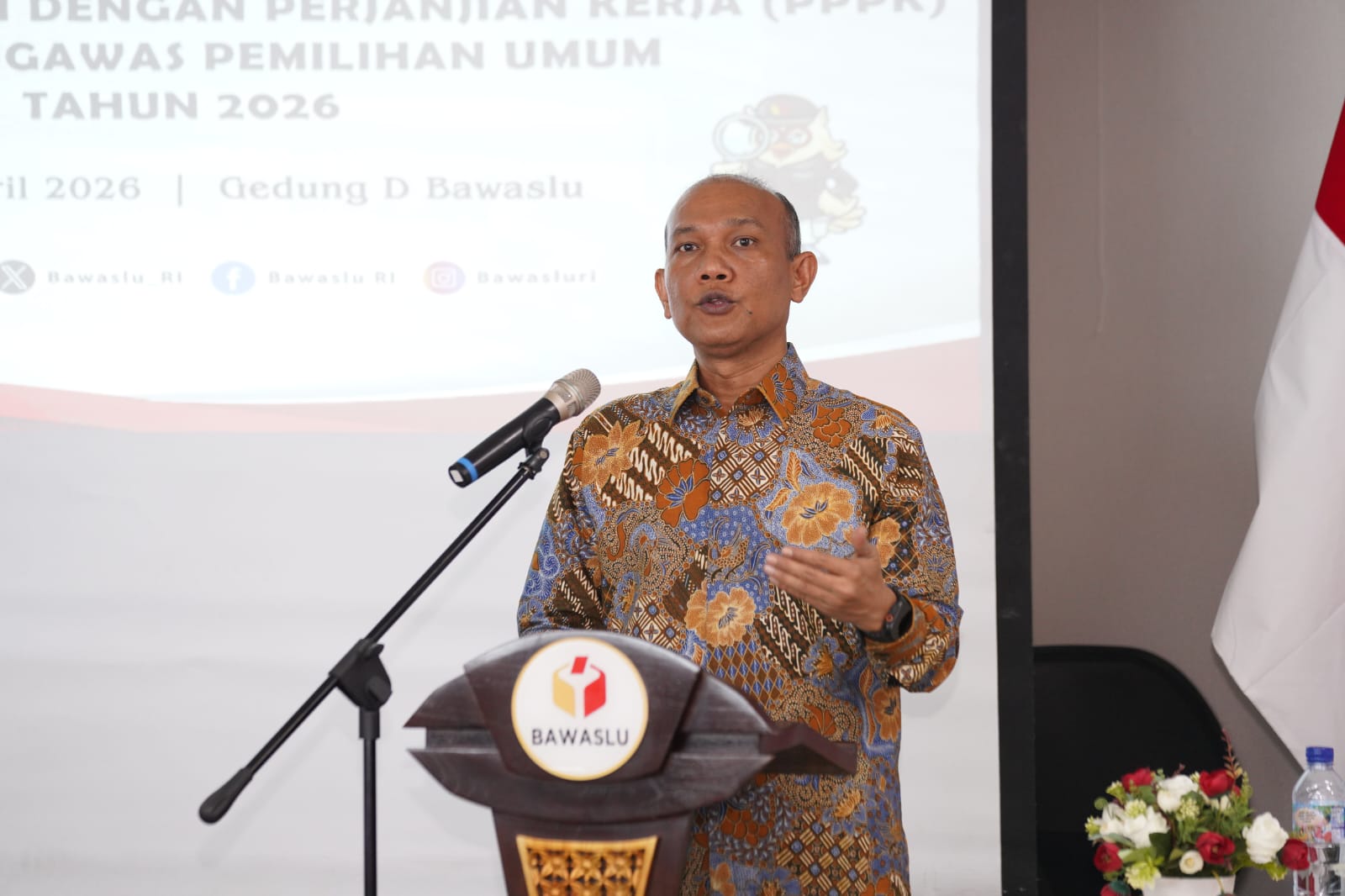 Sekretaris Jenderal (Sekjen) Bawaslu Ferdinand Eskol Tiar saat membuka Orientasi PPPK Bawaslu Tahun 2026 di Gedung D Bawaslu di Menteng, Jakarta Pusat, Rabu (22/4/2026).