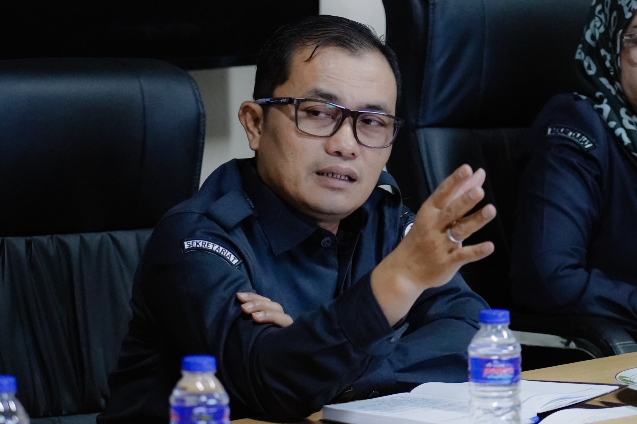 Badan Pengawas Pemilihan Umum (Bawaslu) Provinsi Lampung menggelar Rapat Rutin Jajaran Sekretariat di Kantor Bawaslu Provinsi Lampung, Senin (18/05). Rapat tersebut dipimpin langsung oleh Pelaksana Tugas (Plt.) Kepala Sekretariat Bawaslu Provinsi Lampung, Achmad Sutiono.