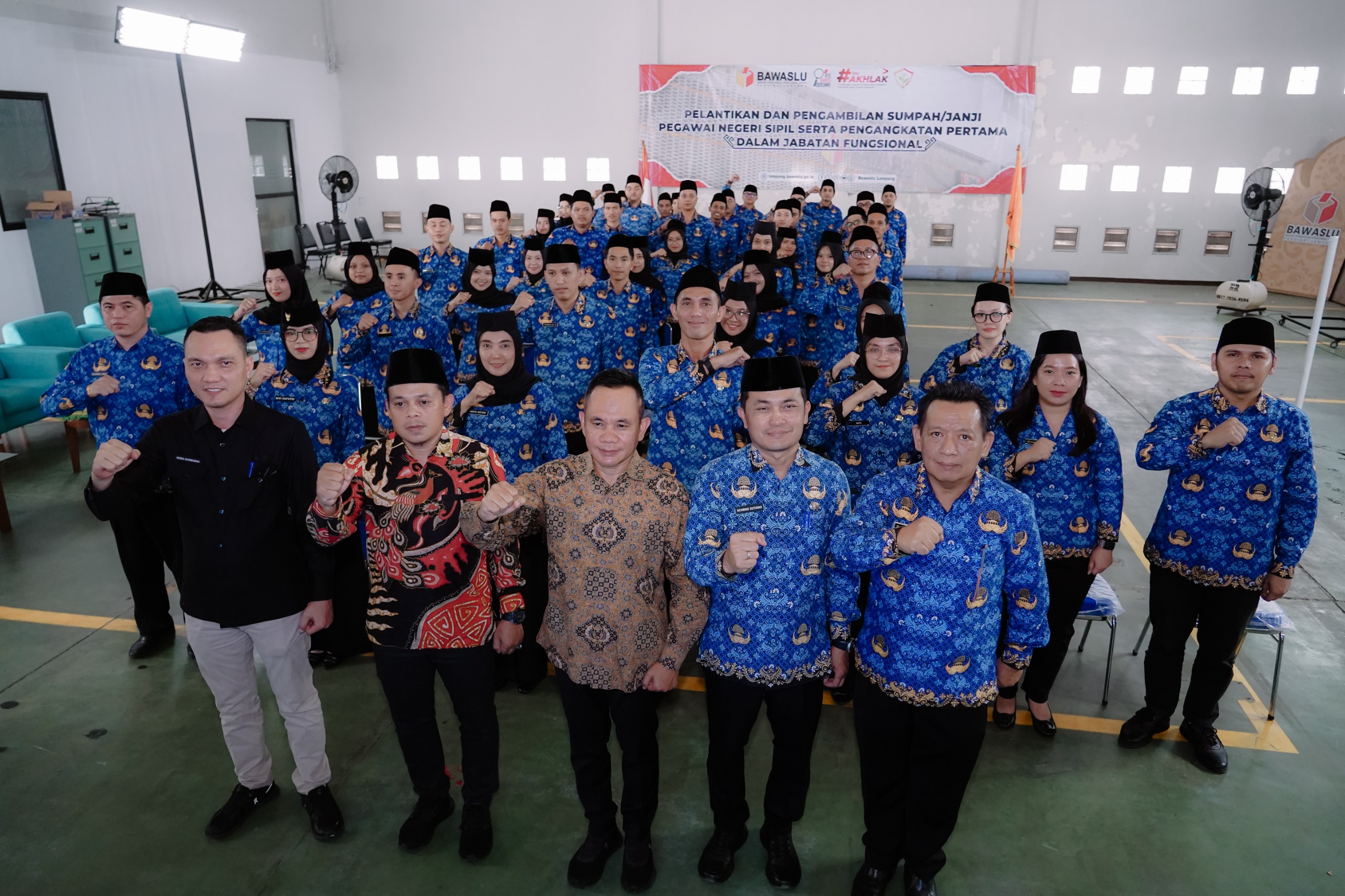 47 CPNS Bawaslu Di Provinsi Lampung Resmi Dilantik Menjadi PNS dikantor Bawaslu Provinsi Lampung pada selasa (19/05)
