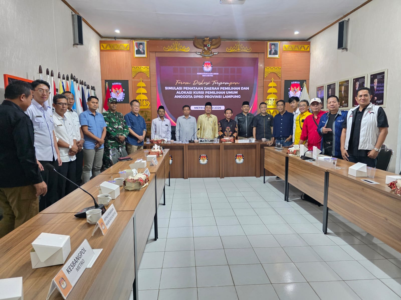Ketua Bawaslu Kota Metro saat menghadiri diskusi terpumpun di KPU Kota Metro pada Rabu, 7 Mei 2026.