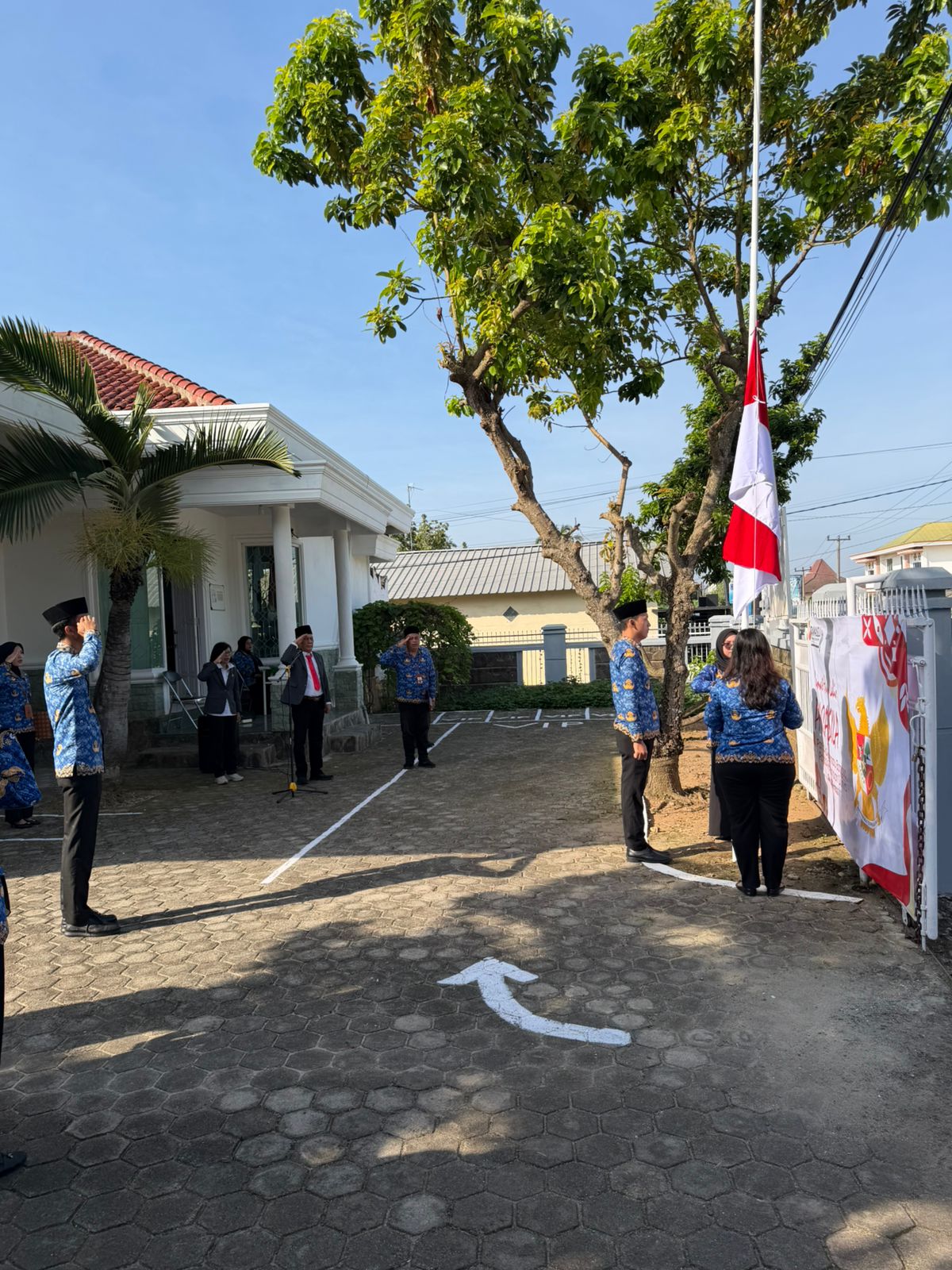 Foto saat penghormataan kepada Sang Merah Putih
