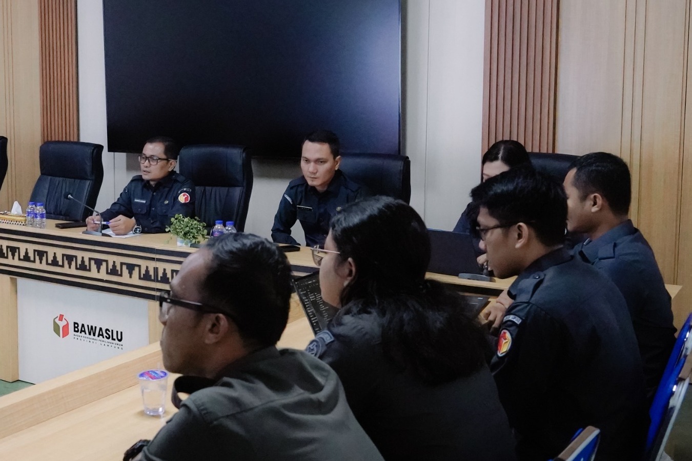 Badan Pengawas Pemilihan Umum (Bawaslu) Provinsi Lampung menggelar rapat konsolidasi internal bersama jajaran Sekretariat di Kantor Bawaslu Provinsi Lampung, Senin (8/6).