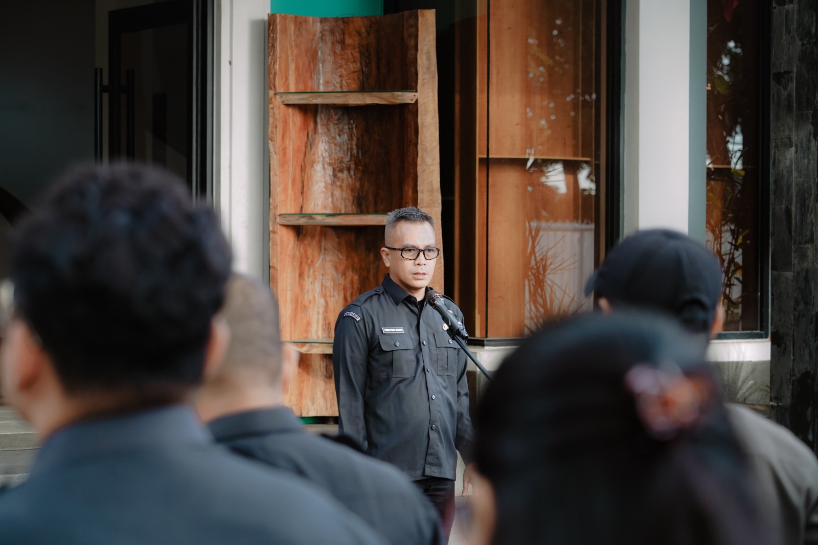 Badan Pengawas Pemilihan Umum (Bawaslu) Provinsi Lampung melaksanakan apel pagi yang berlangsung di halaman Kantor Bawaslu Provinsi Lampung pada Senin (15/06). 