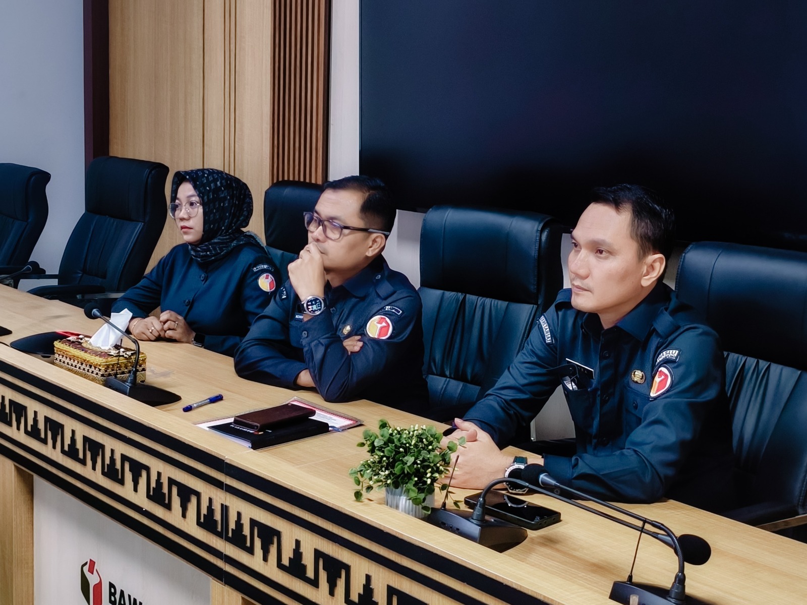 Pelaksana Tugas (Plt.) Kepala Sekretariat Bawaslu Provinsi Lampung, Achmad Sutiono, mengikuti Rapat Dengar Pendapat (RDP) Komisi II DPR RI bersama KPU dan Bawaslu RI dalam rangka pembahasan rencana anggaran Tahun 2027. Kegiatan tersebut dilaksanakan secara daring melalui aplikasi Zoom Meeting pada Senin (15/06).