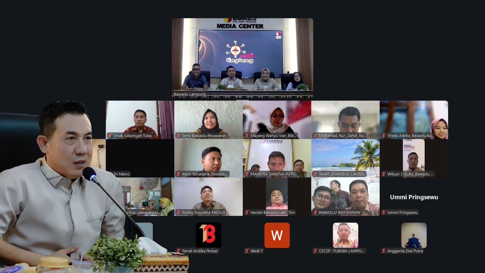 awaslu Provinsi Lampung terus memperkuat kapasitas sumber daya manusia dalam menghadapi tahapan Pemilu dan Pemilihan mendatang. Salah satu upaya tersebut dilakukan melalui kegiatan Akselerasi Nalar dan Tukar Ilmu di Lingkungan Bawaslu Provinsi dan Bawaslu Kabupaten/Kota se-Provinsi Lampung (ANTI LINGLUNG) yang mengangkat tema “Penerimaan Laporan dan Temuan, Pemeriksaan Syarat Formil dan Materil dan Registrasi Laporan dan Temuan Dugaan Pelanggaran Pemilu dan Pemilihan”. Kegiatan tersebut dilaksanakan secara 