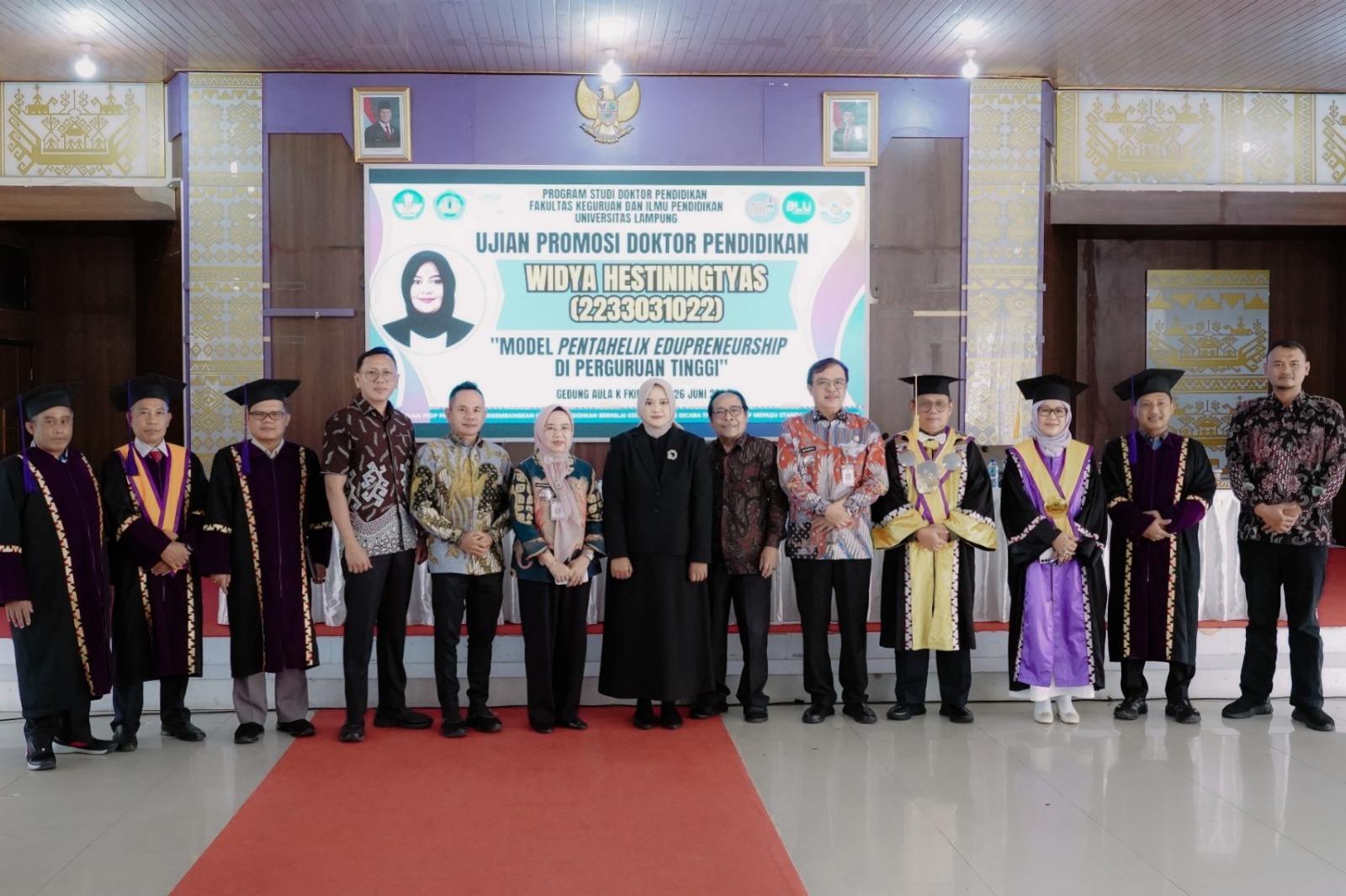 Ketua Bawaslu Provinsi Lampung, Iskardo P. Panggar, menghadiri Ujian Terbuka Disertasi Mahasiswa Program Studi S3 Pendidikan Fakultas Keguruan dan Ilmu Pendidikan (FKIP) Universitas Lampung atas nama Widya Hestiningtyas di Aula K FKIP Universitas Lampung, Jumat (26/6).
