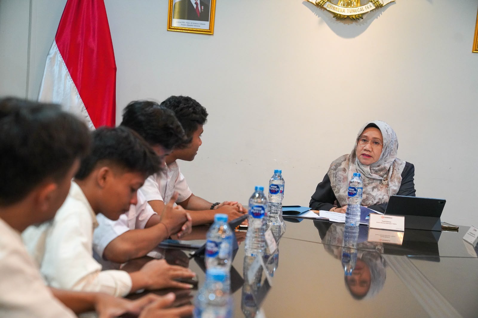 Deputi Bidang Dukungan Teknis Bawaslu, Yusti Erlina, saat menerima audiensi dari Thinkleaders di Kantor Bawaslu, Jakarta, Senin (13/7/2026).