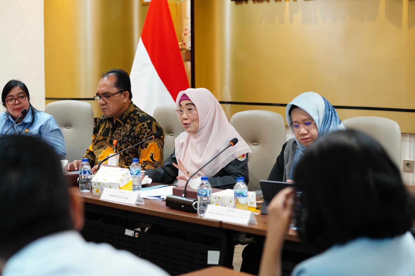 Inspektur Utama Bawaslu, Rini Wartini saat membuka kegiatan Rapat Koordinasi atas Klausul NPHD yang Tidak Selaras dengan Format Lampiran IB Permendagri Nomor 54 Tahun 2019 pada Selasa (14/7/2026) di Gedung Bawaslu, Jakarta.