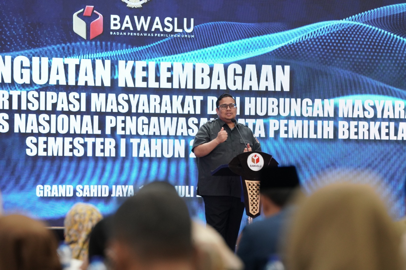 Ketua Bawaslu Rahmat Bagja dalam forum Penguatan Kelembagaan Divisi Pencegahan, Parmas dan Humas, serta Evaluasi Prioritas Nasional PDPB Semester I Tahun 2026 di Jakarta, Senin (20/7/2026). Foto: Pemberitaan dan Publikasi Bawaslu RI
