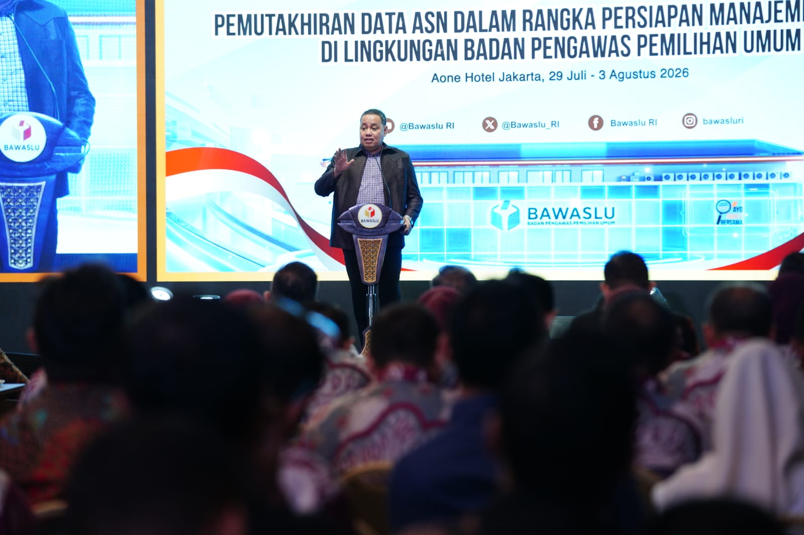 Anggota Bawaslu Herwyn JH Malonda saat menutup kegiatan Rapat Koordinasi Pemutakhiran Data ASN di Jakarta, Minggu (2/8/2026).