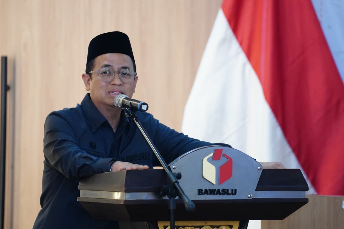 Anggota Bawaslu Puadi saat menutup kegiatan Peningkatan Kapasitas Pegawai di Lingkungan Biro Fasilitasi Penanganan Pelanggaran Pemilu di Jakarta, Senin (3/8/2026).
