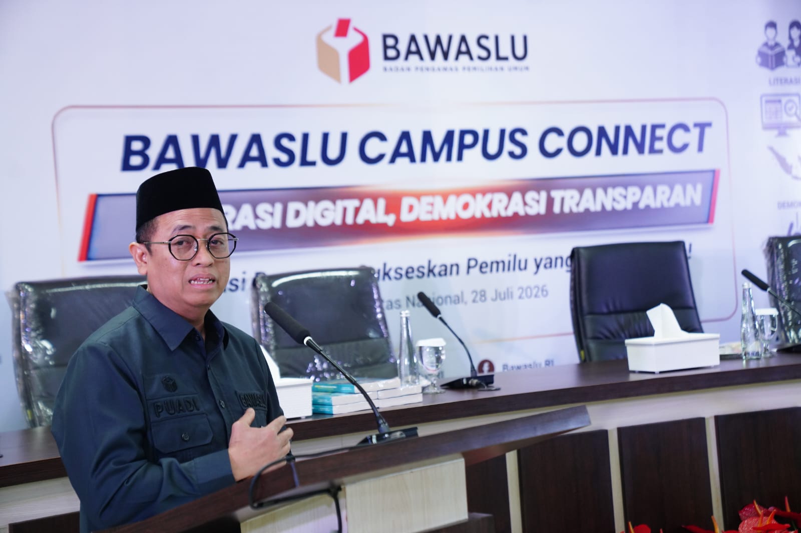 Anggota Bawaslu, Puadi, saat membuka kegiatan Bawaslu Campus Connect dengan tema "Generasi Digital, Demokrasi Transparan" di Universitas Nasional (Unas), Jakarta, Selasa (28/7/2026)
