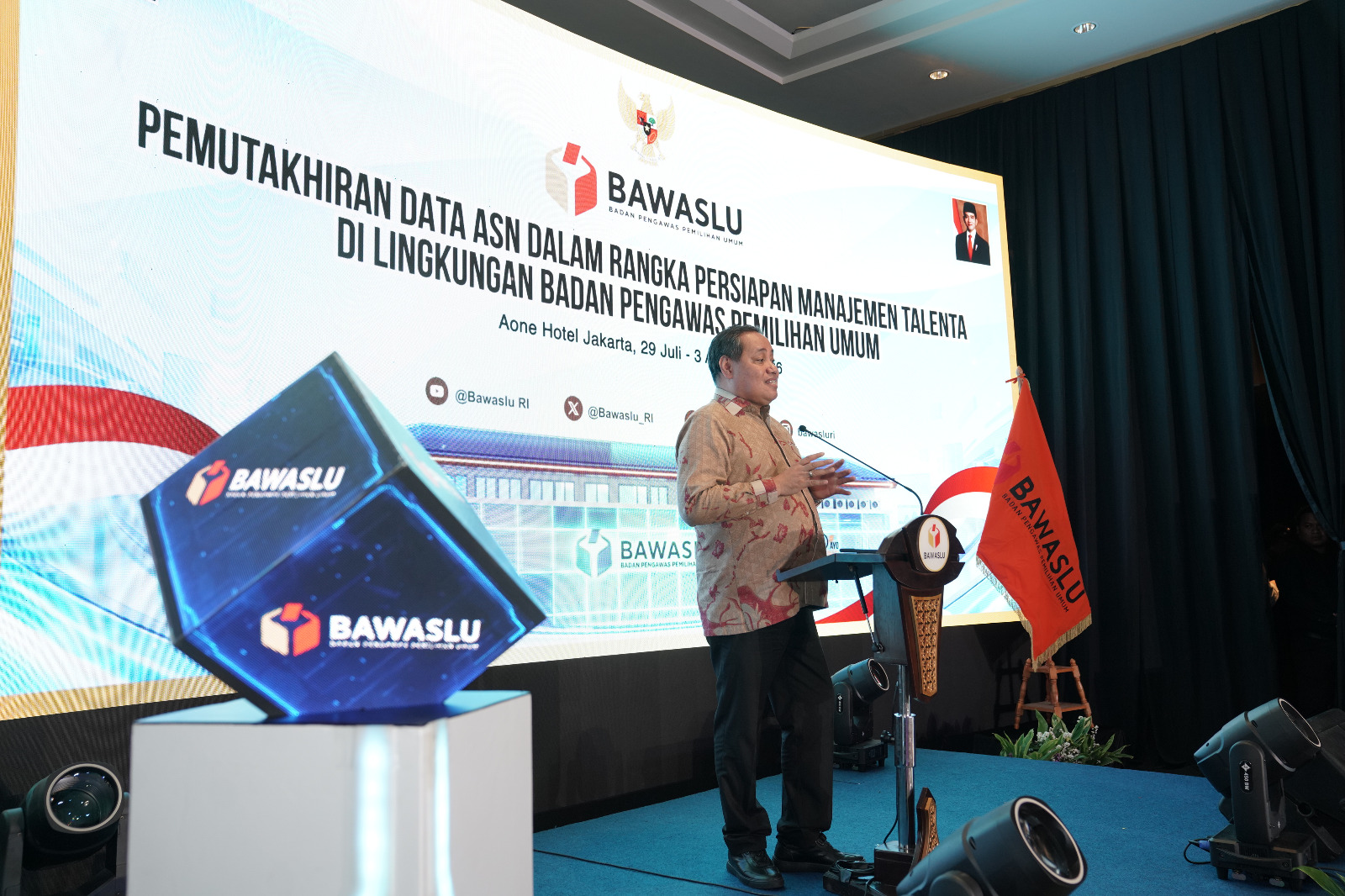 Anggota Bawaslu Herwyn JH Malonda saat membuka kegiatan Rapat Koordinasi Pemutakhiran Data ASN pada Rabu (29/7/2026). Foto: Pemberitaan dan Publikasi Bawaslu RI