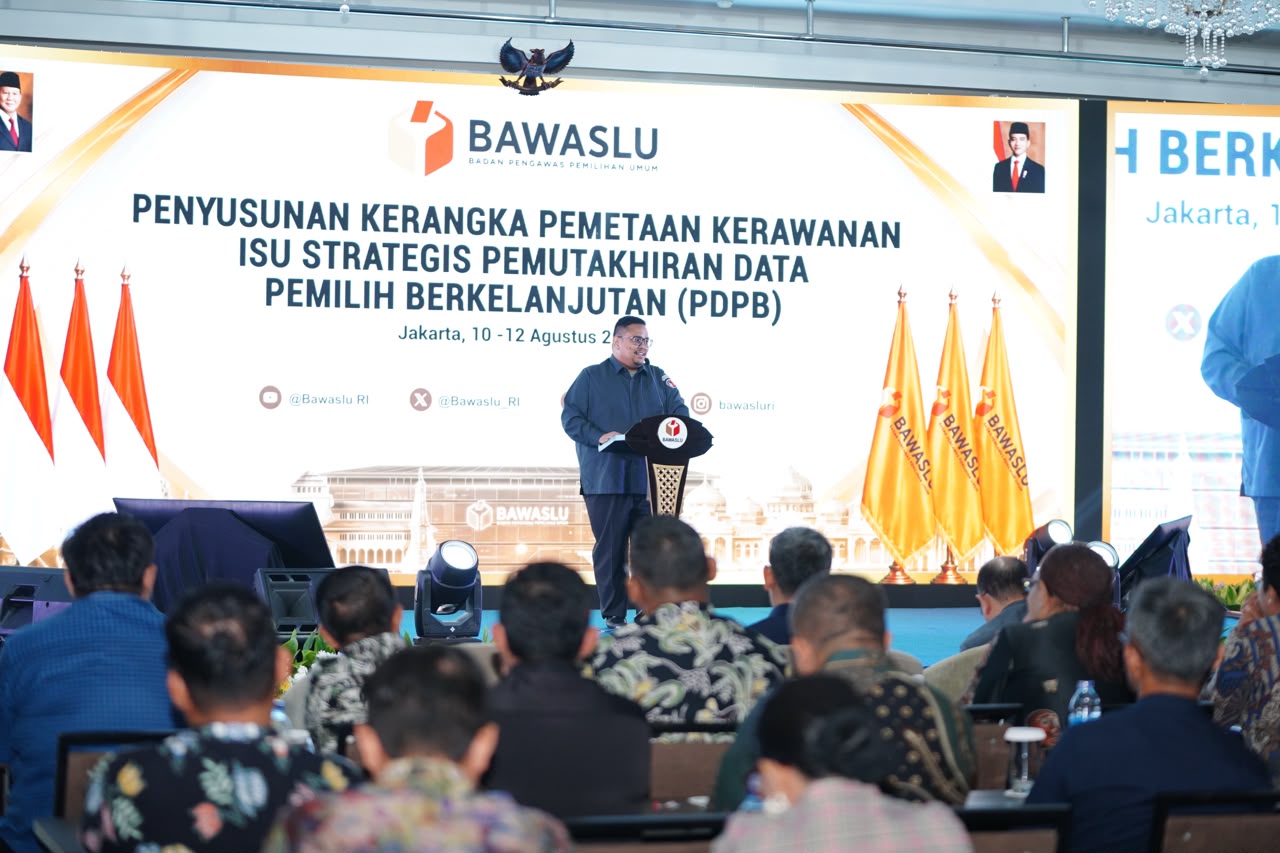 Ketua Bawaslu Rahmat Bagja dalam pembukaan kegiatan Penyusunan Kerangka Pemetaan Kerawanan Isu Strategis PDBP di Jakarta. Senin (10/8/2026) malam.
