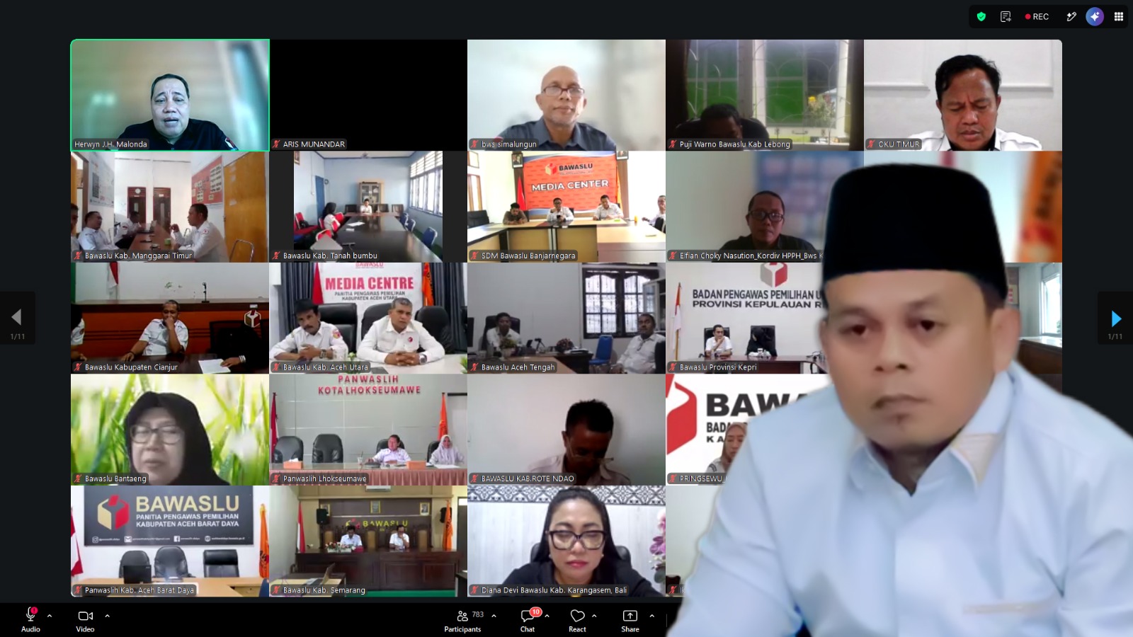 Anggota Bawaslu Provinsi Lampung, Imam Bukhori, mengikuti Rapat Koordinasi (Rakor) Program Jumat Sehati dan Jumpa Berlian yang diselenggarakan oleh Bawaslu RI secara daring melalui Zoom Meeting, Rabu (1/7). 