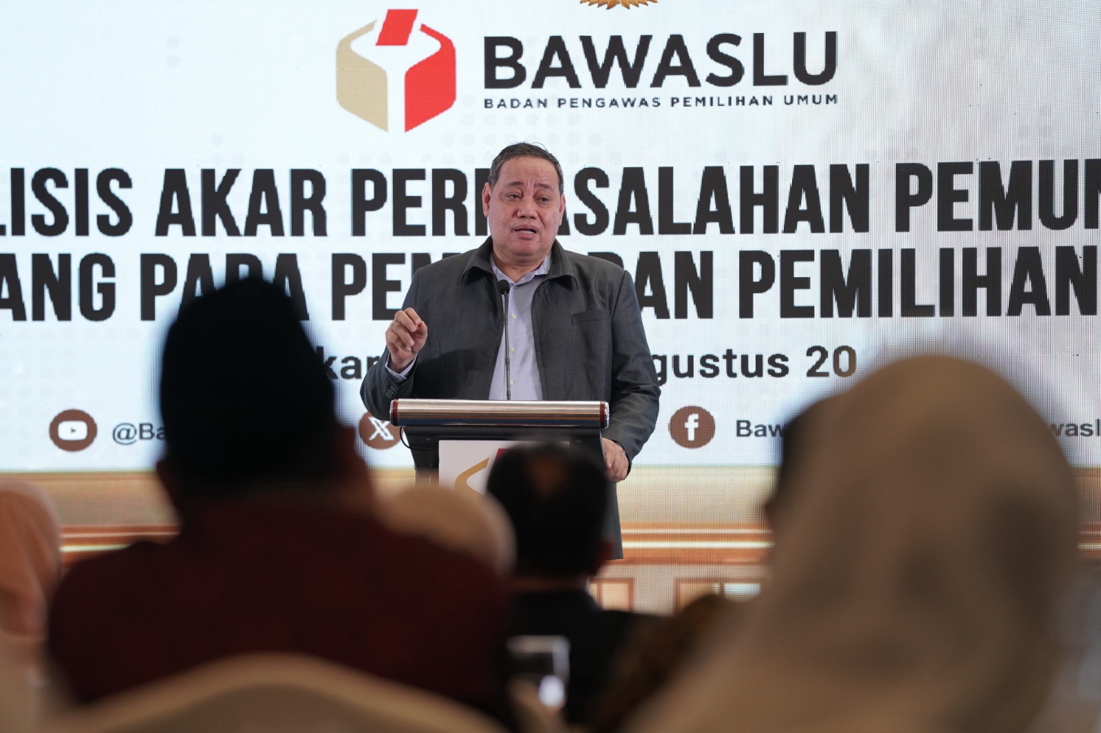 Anggota Bawaslu Herwyn JH Malonda berikan arahan dalam kegiatan Analisis Akar Permasalahan Pemungutan Suara Ulang pada Pemilu dan Pemilihan Tahun 2024 di Jakarta, Rabu (19/8/2026). Foto: Pemberitaan dan Publikasi Bawaslu RI
