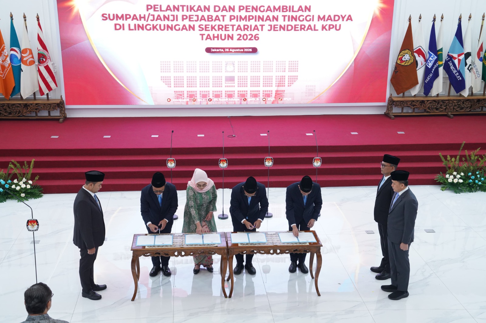 Sekretaris Jenderal Bawaslu Ferdinand Eskol Tiar Sirait saat menjadi saksi pelantikan pejabat pimpinan tinggi di lingkungan Komisi Pemilihan Umum (KPU) RI. Pelantikan berlangsung di Gedung KPU RI, Jakarta, Rabu (26/8/2026).