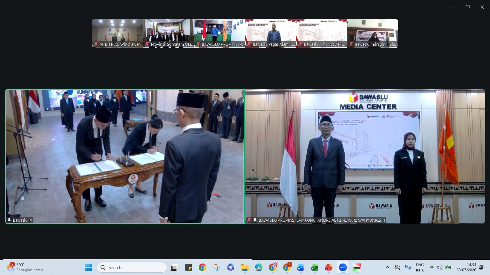 Badan Pengawas Pemilihan Umum (Bawaslu) terus memperkuat kualitas sumber daya manusia sebagai fondasi dalam meningkatkan profesionalitas pengawasan pemilu dan pemilihan. Komitmen tersebut kembali ditegaskan melalui Pelantikan Pejabat Fungsional dan Calon Pegawai Negeri Sipil (CPNS) di lingkungan Bawaslu yang dilaksanakan secara daring melalui Zoom Meeting serta luring di Gedung Bawaslu RI, Jakarta, pada Rabu (8/7).