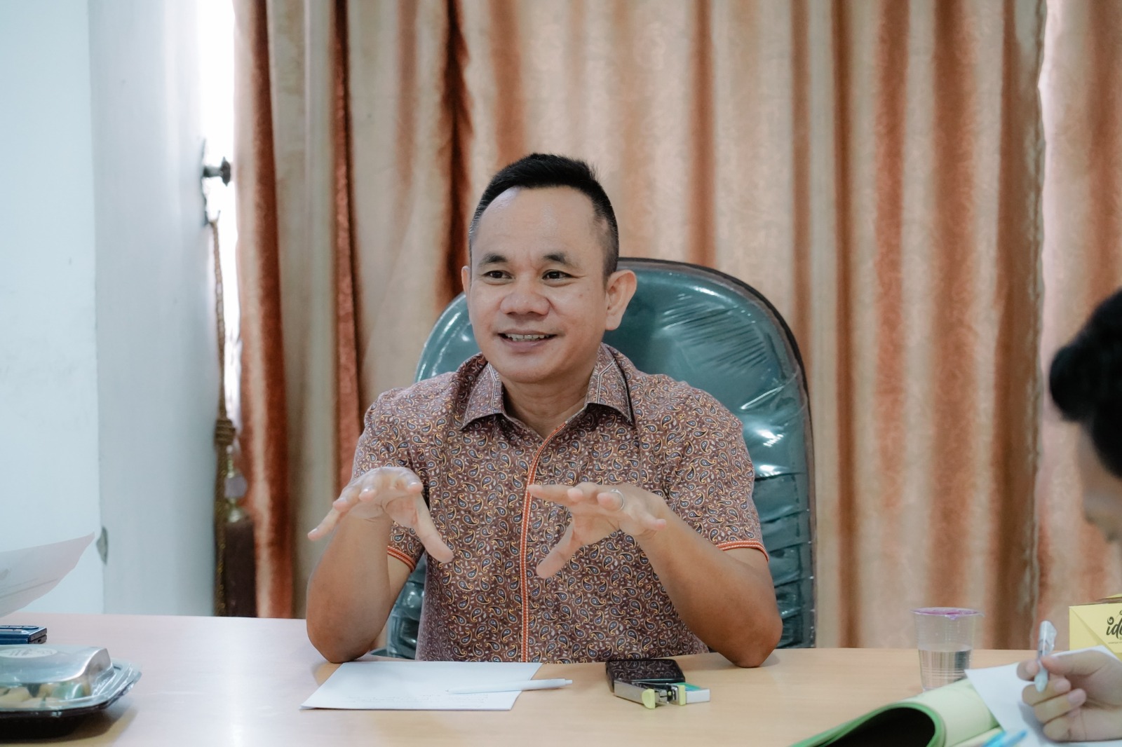 Ketua Bawaslu Provinsi Lampung, Iskardo P. Panggar menjadi narasumber dalam kegiatan Uji Kompetensi Wartawan (UKW) Angkatan XXXVIII yang diselenggarakan oleh Persatuan Wartawan Indonesia di Balai Wartawan H. Solfian Akhmad, Sekretariat PWI Lampung, Kamis (9/7).