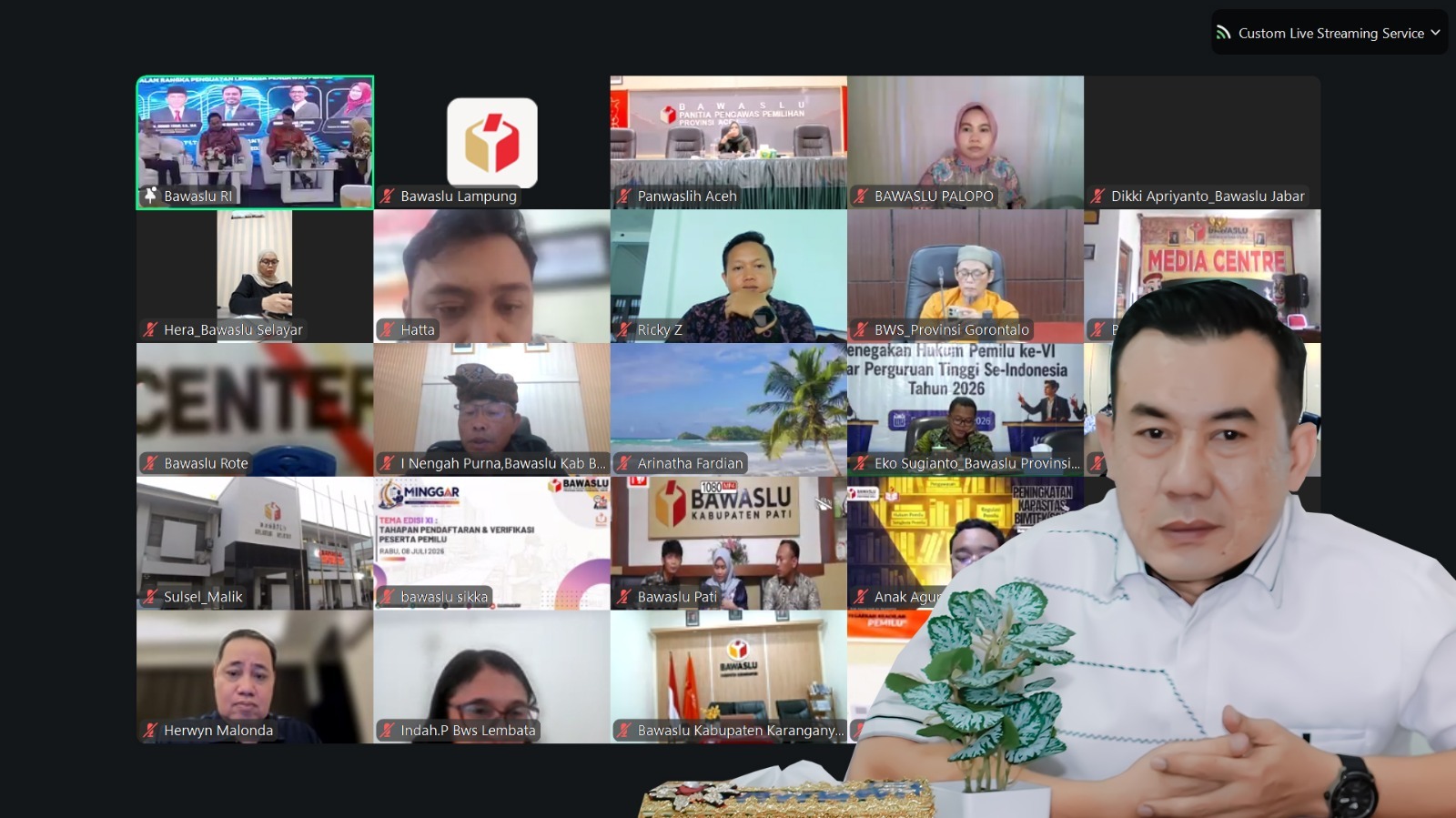 Anggota Bawaslu Provinsi Lampung, Tamri, mengikuti Focus Group Discussion (FGD) bertajuk "Menemukan Formulasi Pelaksanaan Fungsi Pengawas dan Pemutus Dalam Rangka Penguatan Lembaga Pengawas Pemilu" yang diselenggarakan oleh Bawaslu RI secara daring melalui Zoom Meeting, Kamis (9/7). 
