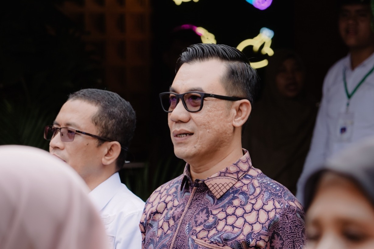 Anggota Bawaslu Provinsi Lampung, Tamri, menghadiri kegiatan sosial donor darah yang diselenggarakan oleh Komisi Penyiaran Indonesia Daerah (KPID) Provinsi Lampung dalam rangka menyemarakkan Peringatan Hari Penyiaran Nasional (Harsiarnas) ke-93 yang diperingati pada 1 April 2026. Kegiatan tersebut berlangsung di Bandar Lampung, Rabu (16/07), dan diikuti oleh berbagai unsur pemerintah, lembaga penyiaran, organisasi kemasyarakatan, serta masyarakat umum.