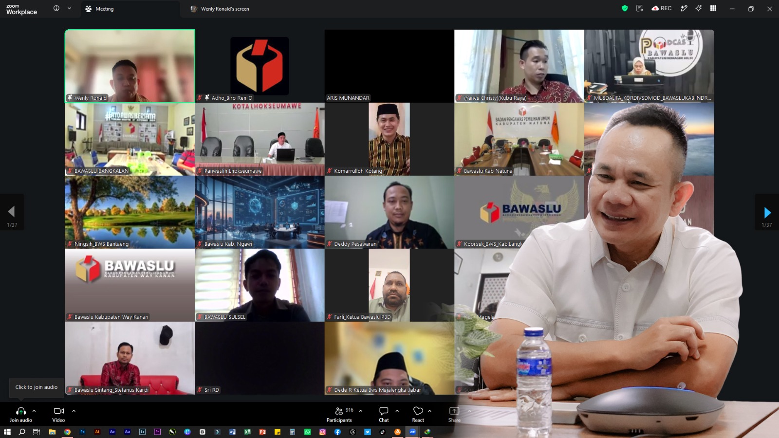 Ketua Bawaslu Provinsi Lampung Iskardo P. Panggar mengikuti Sosialisasi Teknis Penyusunan Indikator Kinerja Utama (IKU) Pengawas Pemilu yang diselenggarakan oleh Bawaslu Republik Indonesia secara daring melalui Zoom Meeting, Jumat (24/7).