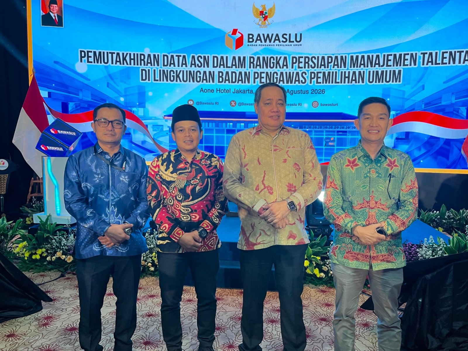 Anggota Bawaslu Provinsi Lampung Imam Bukhori dan Gistiawan bersama Plt. Kepala Sekretariat Bawaslu Provinsi Lampung Achmad Sutiono menghadiri kegiatan Pemutakhiran Data Aparatur Sipil Negara (ASN) dalam rangka persiapan Manajemen Talenta di lingkungan Badan Pengawas Pemilihan Umum yang diselenggarakan oleh Bawaslu Republik Indonesia di Jakarta, Rabu (29/7).