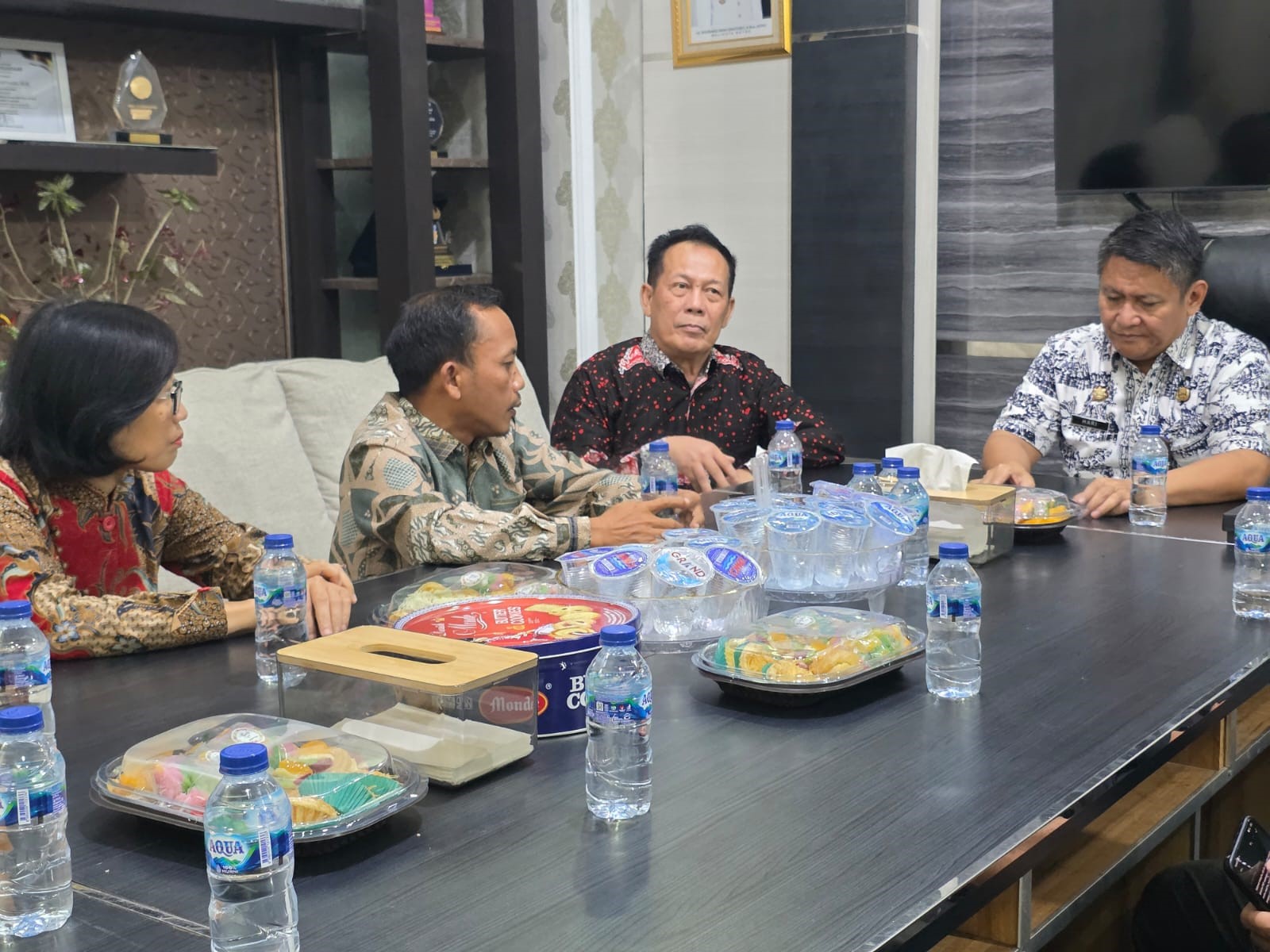Badan Pengawas Pemilihan Umum Kota Metro melaksanakan kegiatan silaturahmi dan sinergitas bersama Pemerintah Daerah Kota Metro, Jumat (30/10/2026)