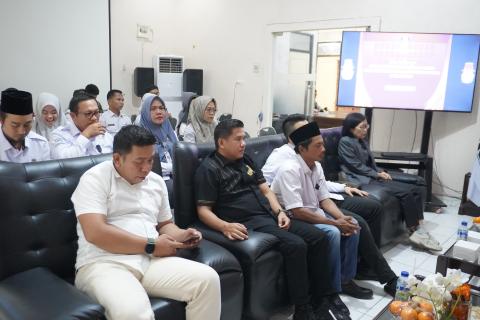 Foto saat pemaparan materi Sosialisasi Kode Etik di KPU Kota Metro