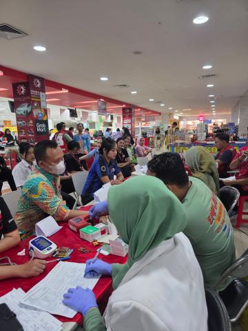 Foto saat giat pemeriksaan kesehatan calon pendonor darah