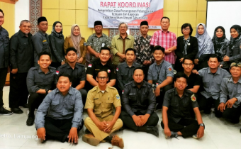 Foto bersama dengan para Narasumber dan peserta Rakord