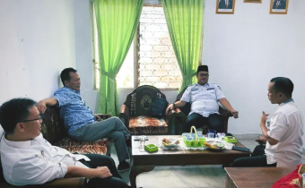 Suheri saat memberikan arahan di Bawaslu Kota Metro