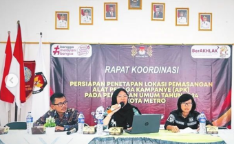Anggota Bawaslu Kota Metro saat hadiri Rakord 