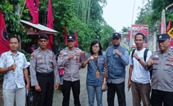 Anggota Bawaslu Kota Metro Maria Kristina beserta rombongan saat melaksanakan pengawasan