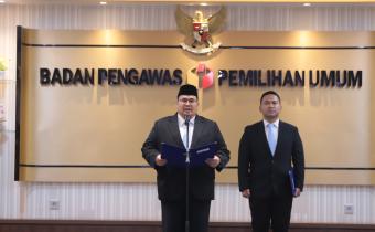 ketua bawaslu melantik