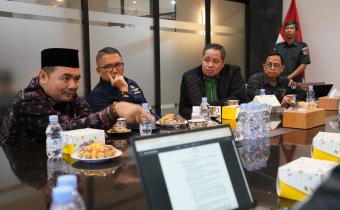 Anggota Bawaslu Herwyn JH Malonda dalam Rapat Persiapan Penyusunan Perubahan Perbawaslu dalam lingkup Divisi SDMOD di Jakarta,
