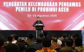 Ketua Bawaslu Rahmat Bagja saat membuka kegiatan Penguatan Kelembagaan Pengawas Pemilu di Aceh