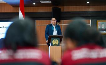 Anggota Bawaslu Herwyn JH Malonda dalam FGD tersebut di Unesa