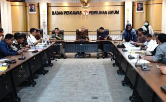Foto arahan dari anggota bawaslu