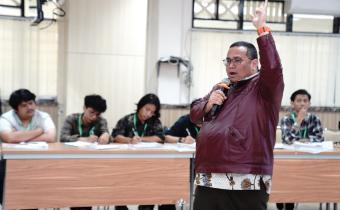 ketua Bawaslu Rahmat Bagja menjadi pembicara 