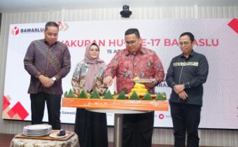 Pemotongan tumpeng