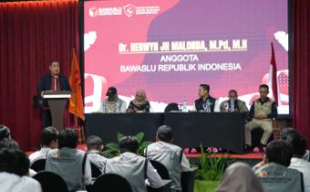 Anggota Bawaslu memberikan arahan kepada Panwascam se-Kab.Serang