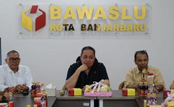 pembekalan di kantor Bawaslu kota Banjarbaru
