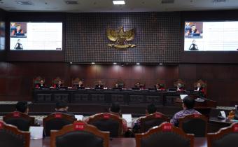 Suasana sidang pembacaan putusan dua perkara Perselisihan Hasil Pemilihan (PHP)