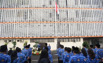 Sekresekretaris Jenderal Bawaslu Ichsan Fuady sebagai pemimpin upacara 