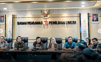 foto bersama pimpinan Bawaslu RI
