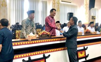Ketua dan Anggota Bawaslu Kota Metro sesaat sebelum sidang dimulai