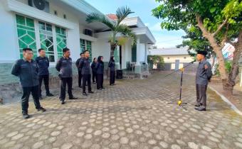 Saat apel rutin mingguan Senin