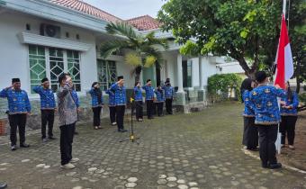 Saat Pengibaran Bendera Merah Putri